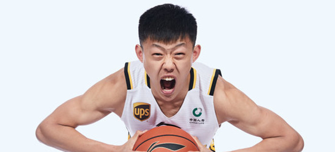 许梦君领到本场第二次违体犯规，被罚出场