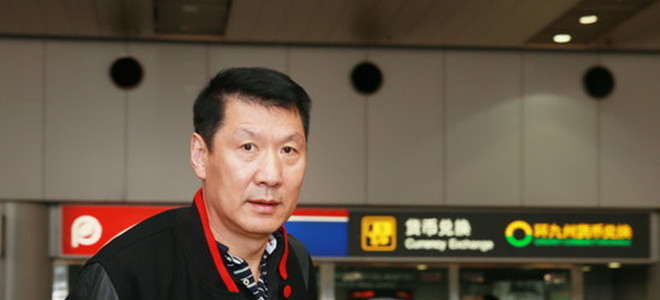 广东领队关德友今日退休，众将赠予其最爱手表