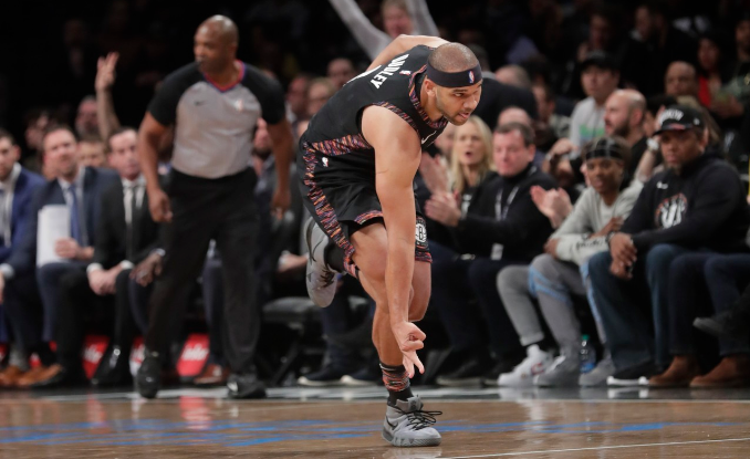杜德利庆祝球队六连胜：我还在NBA打球呢
