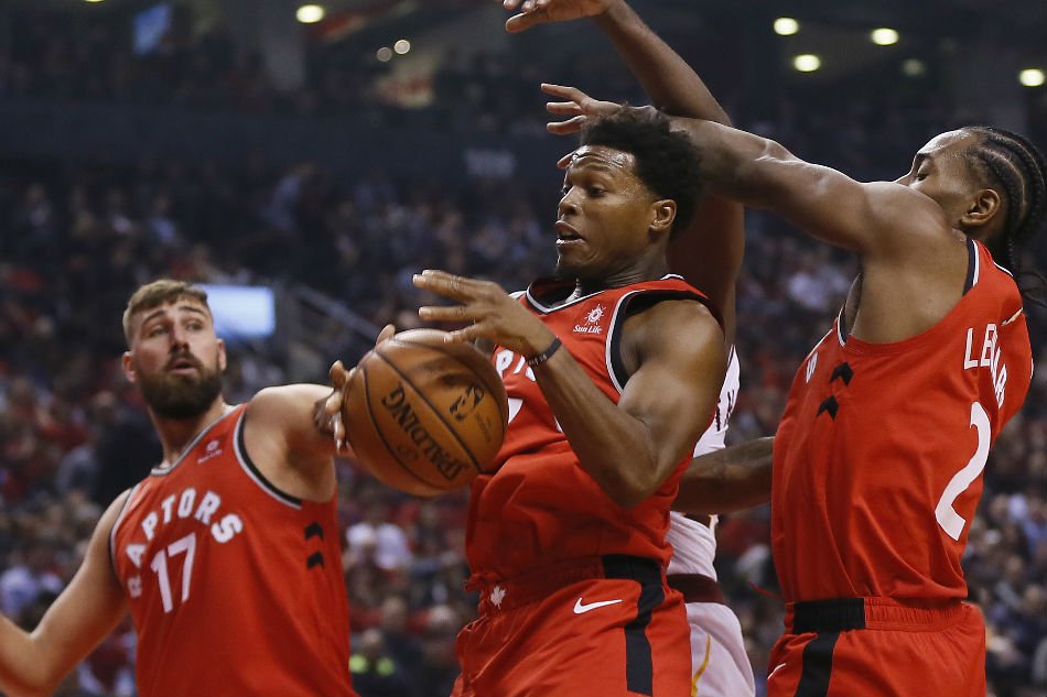 洛瑞称呼伦纳德为“怀”，伦纳德称呼洛瑞“KLow”