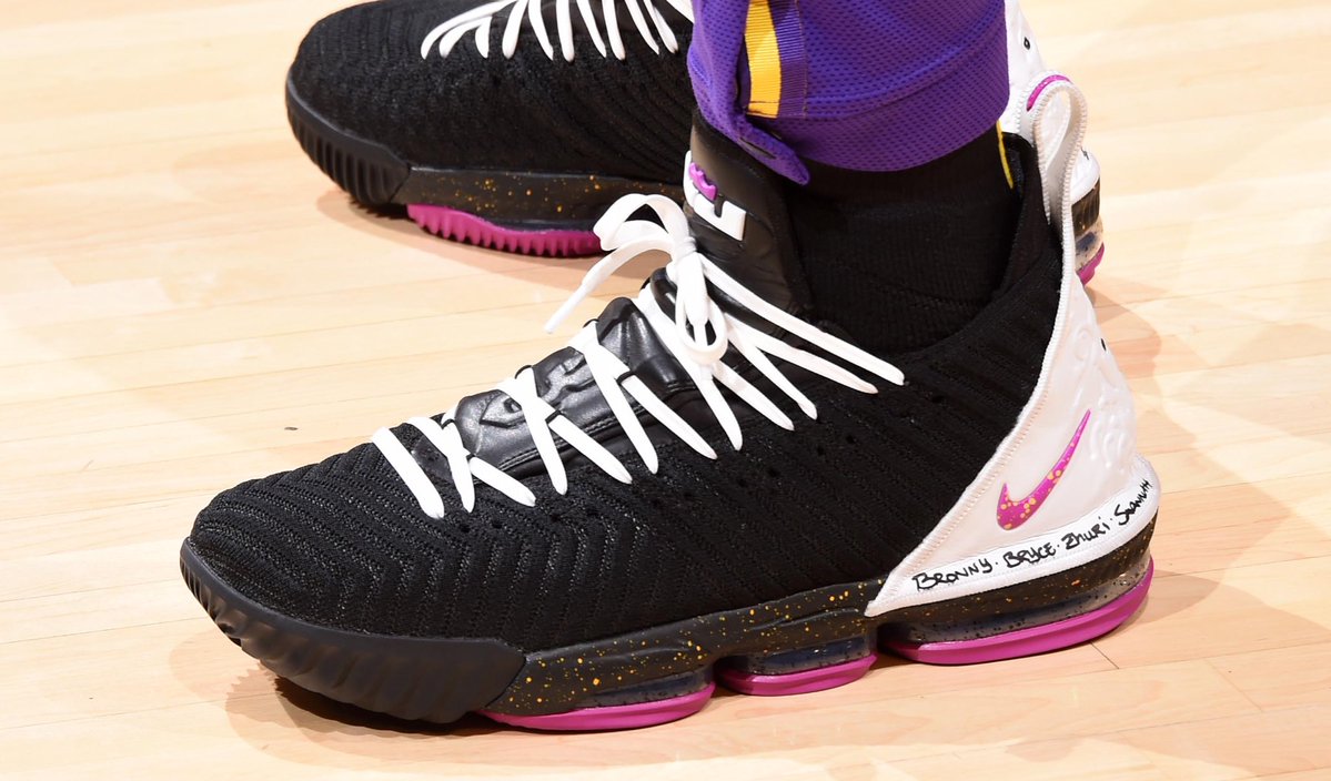 今日常规赛上脚球鞋一览：詹姆斯上脚LeBron 16
