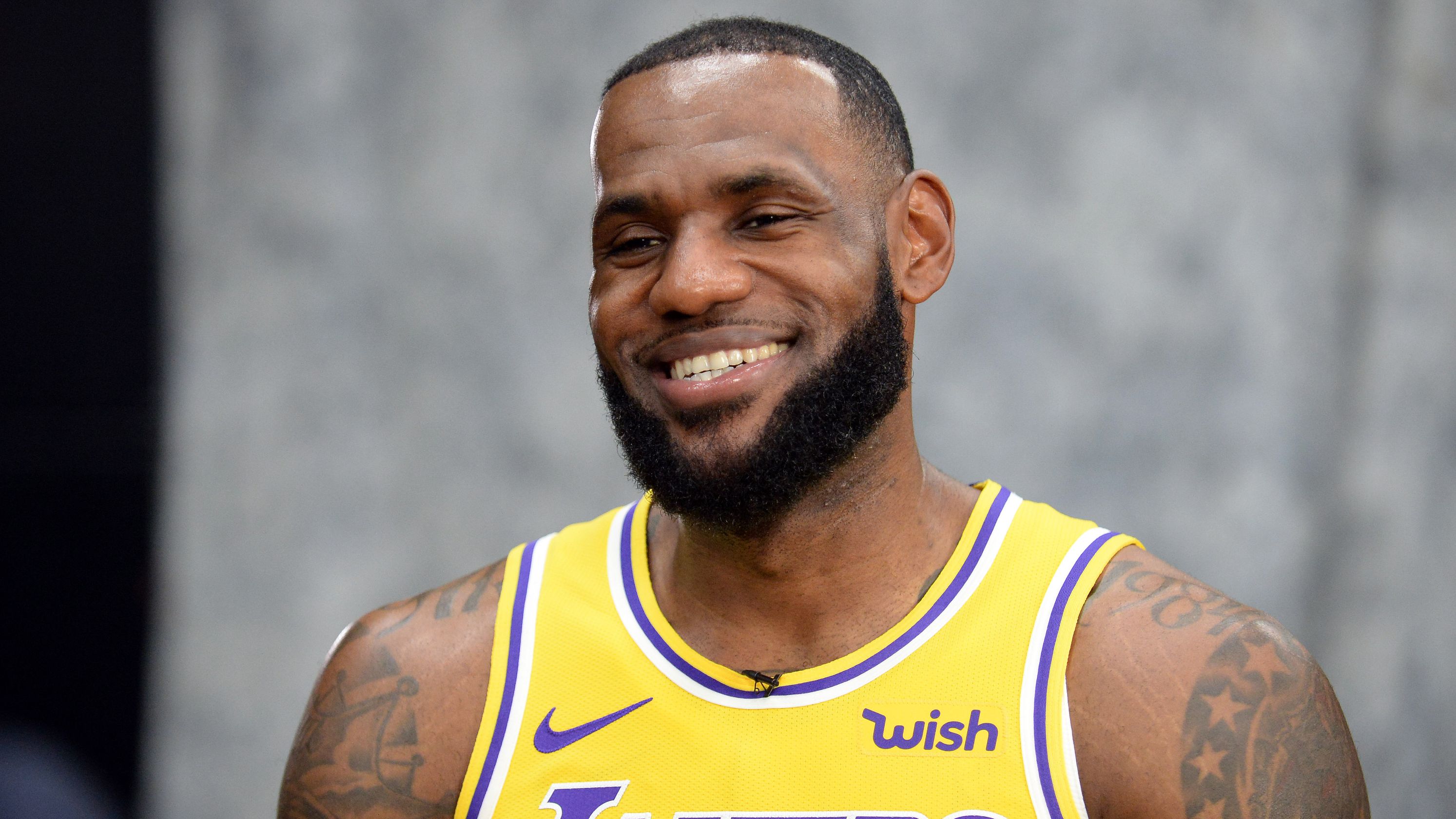 湖人队詹姆斯 beb4e2a5d6acf3a4e1c85e7c169601e95f3c560e.jpg