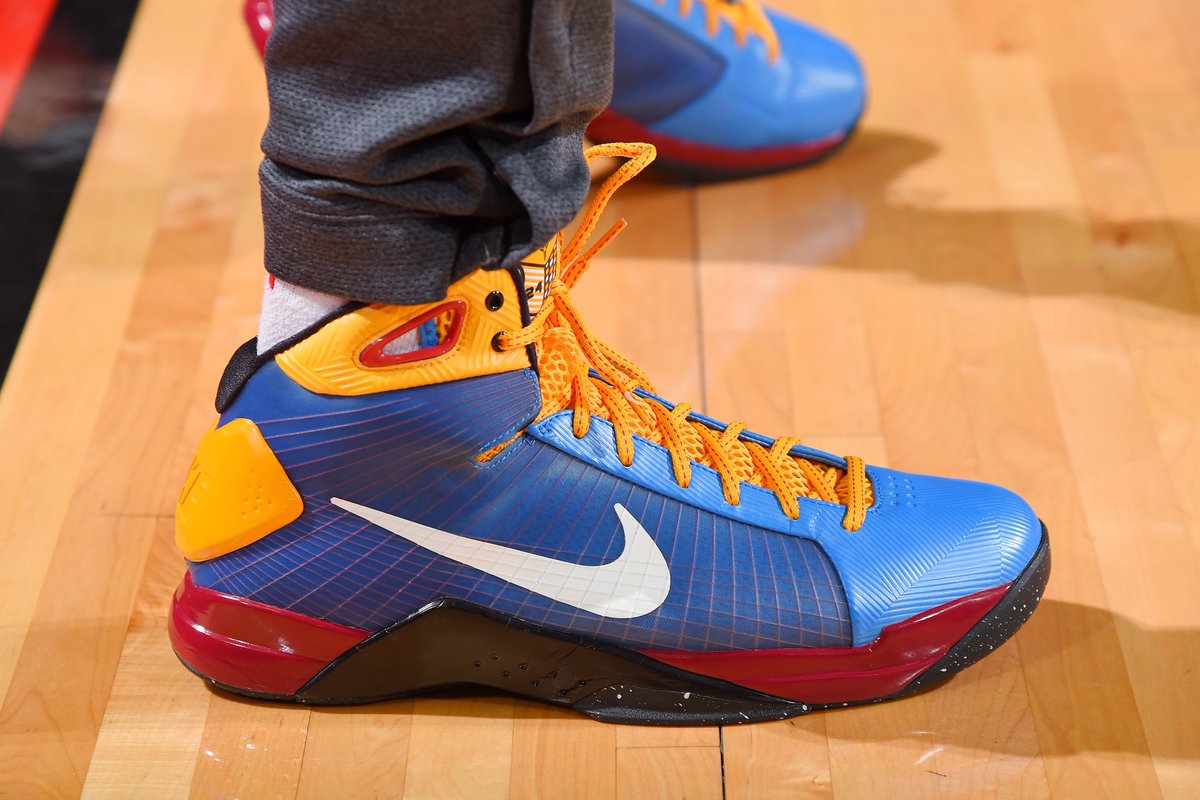 今日常规赛上脚球鞋一览：塔克上脚巴塞罗那配色Hyperdunk