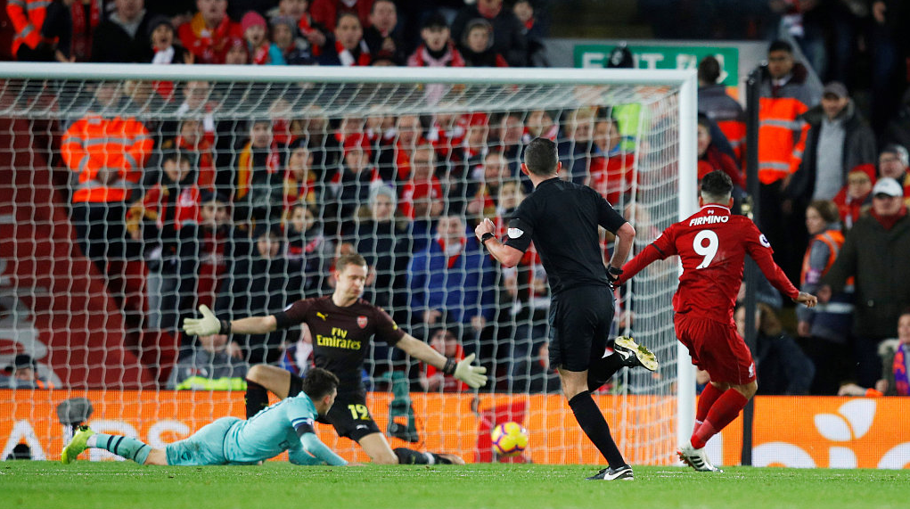 GIF：独闯龙潭，菲尔米诺两分钟内梅开二度