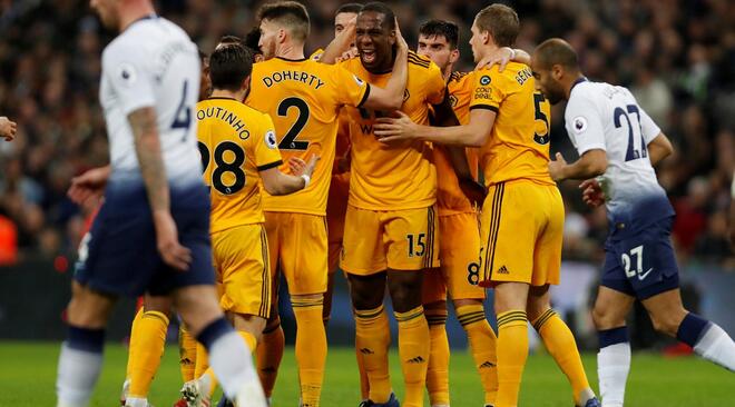 凯恩破门无功，热刺半场连丢三球遭逆转1-3不敌狼队