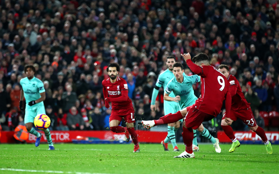 GIF：科拉希纳茨犯规再送点，菲尔米诺上演帽子戏法