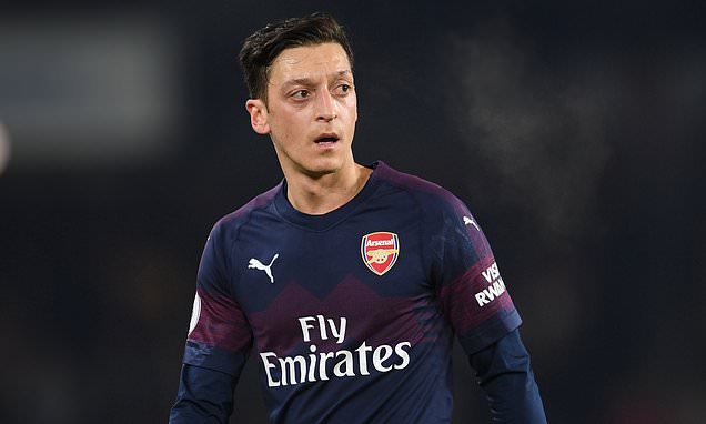 厄齐尔：恭喜枪手开门红，但因伤无法上场还是很难过