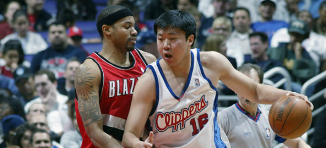 如何看待周琦在NBA的困境？王治郅：我们情况不同