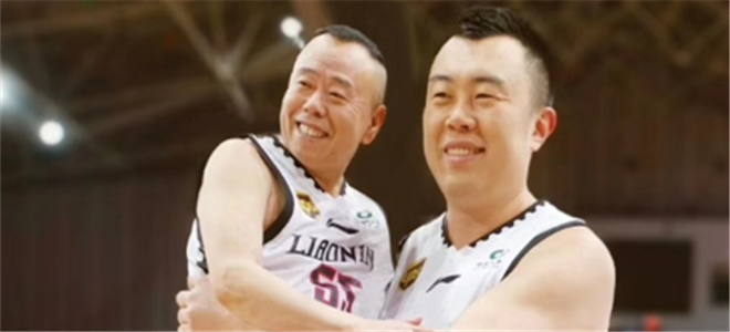 辽篮双塔？韩德君与潘长江同框合影