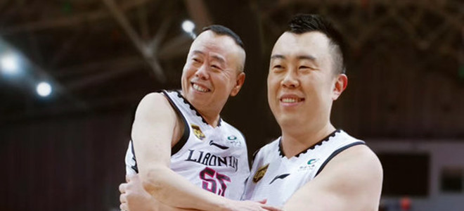 韩德君晒与潘长江合影：再这么加时下去，我就换人