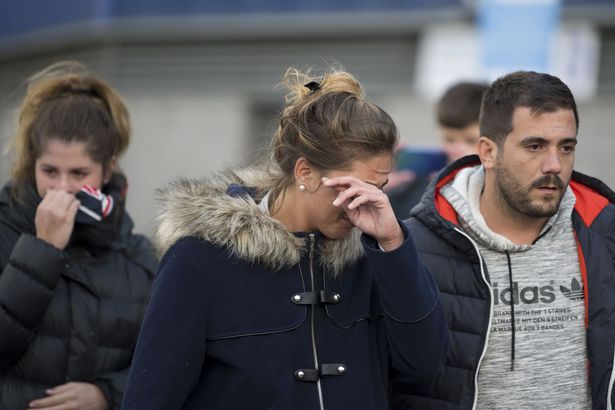 令人痛心，萨拉妹妹在卡迪夫城球场外泪流满面