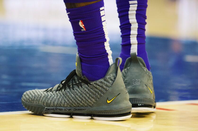 今日常规赛上脚球鞋一览:詹姆斯上脚LeBron 16