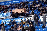 硬核！阿拉维斯球迷抬棺材观赛，抗议Laliga
