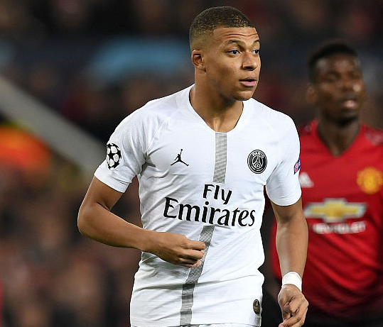 GIF：德赫亚大长腿干扰！姆巴佩禁区内单刀打偏