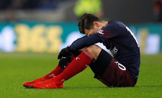 基翁：厄齐尔缺席百场比赛是有问题，埃梅里的决定很正确