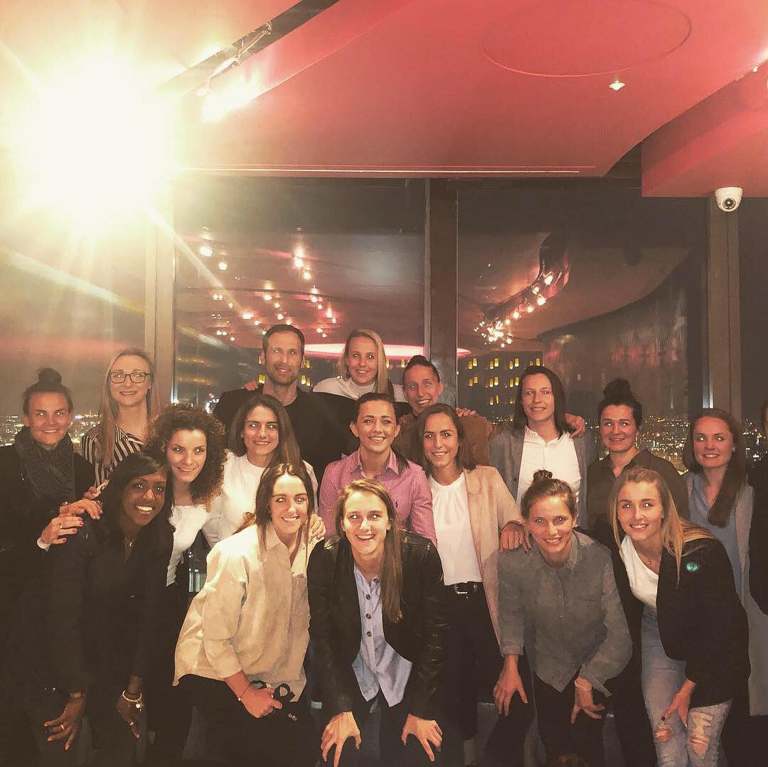 暖心大叔！切赫请<a href=https://www.310bf.com/tags-%E9%98%BF%E6%A3%AE%E7%BA%B3-0.html target=_blank class=infotextkey>阿森纳</a>女队吃饭，恭喜她们取得好成绩