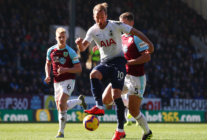 GIF：丹尼-罗斯大力手抛球掷出，凯恩单刀破门