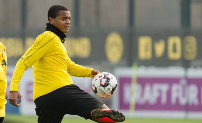 图片报:多特后防中坚阿坎吉有望对阵药厂时复