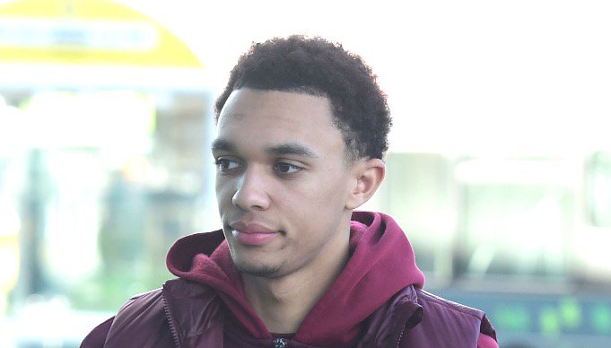 阿诺德因背伤退出本期英格兰队，将返回俱乐部