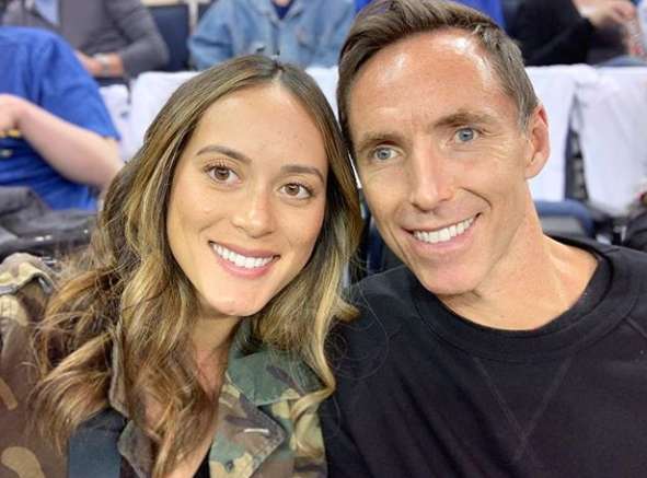 好久不见!纳什携妻子现场观看勇士与独行侠的比赛