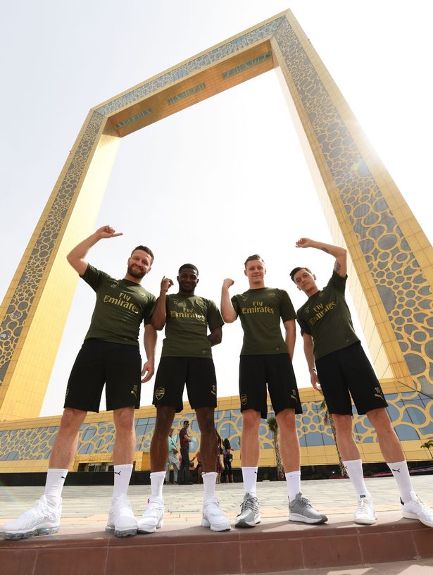 训练中忙中偷闲，<a href=https://www.310bf.com/tags-%E9%98%BF%E6%A3%AE%E7%BA%B3-0.html target=_blank class=infotextkey>阿森纳</a>众球星迪拜训练之余一日游