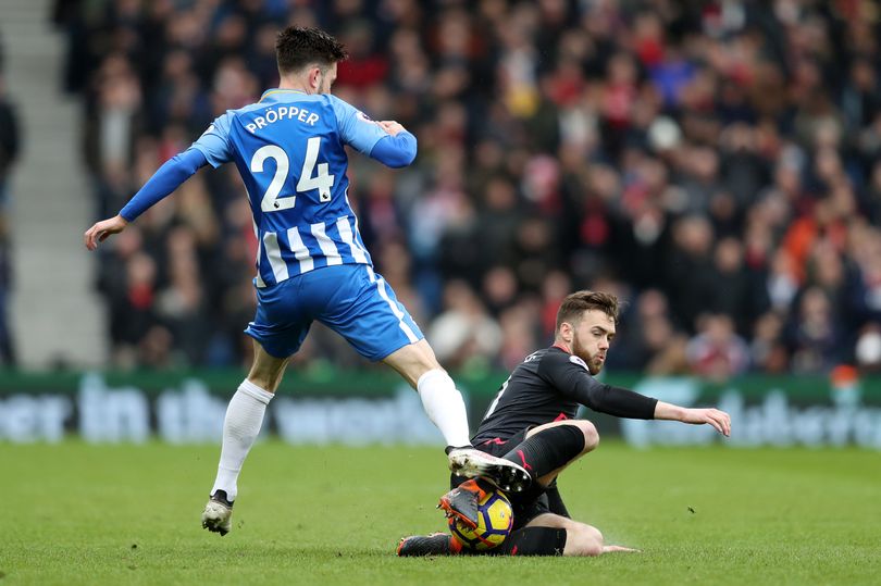 镜报：阿贾克斯或签下布莱顿中场顶替德容