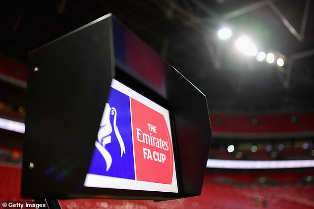 天空体育：足总杯半决赛VAR回放将首次在球场大屏幕呈现