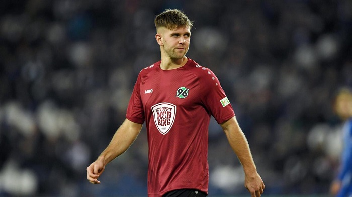 4月6日讯 不莱梅队长克鲁泽最近表现出色,克鲁泽的合同即将到期,他的