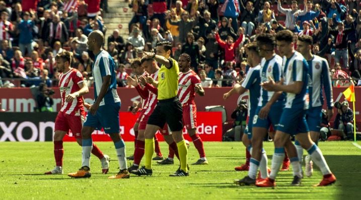 西班牙人领队与吉罗纳球迷吵架,公关主管致歉