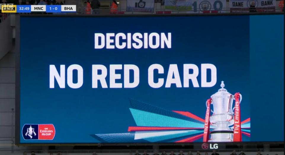 GIF：沃克与贾汗巴赫什发生冲突，未判罚红牌