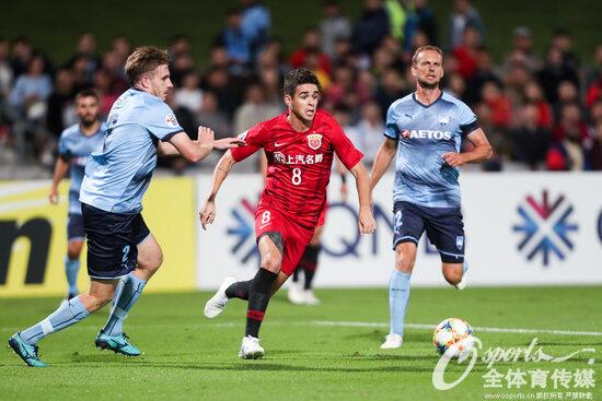 半场:吕文君于海破门贺惯送点,悉尼2-2上港