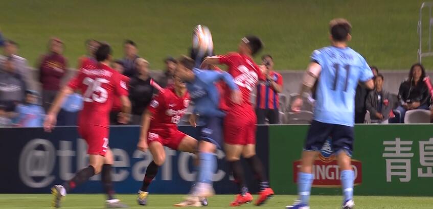 GIF:贺惯手球送点对手罚进,上港1-2悉尼