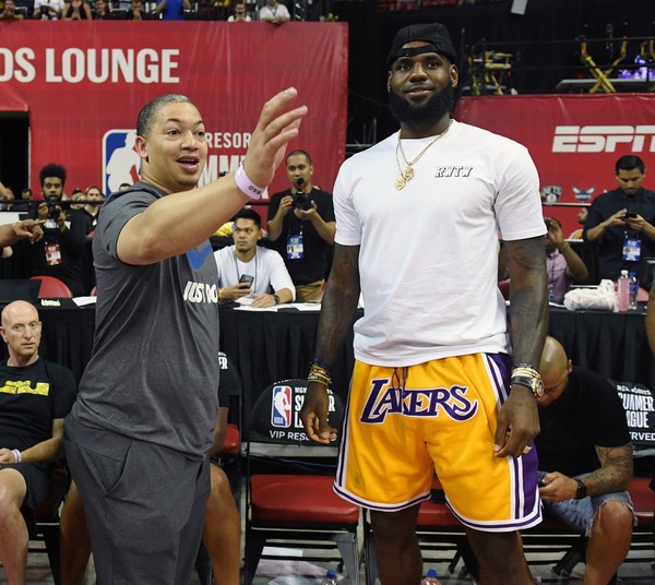 Woj:泰伦-卢是湖人主帅职位的领跑者