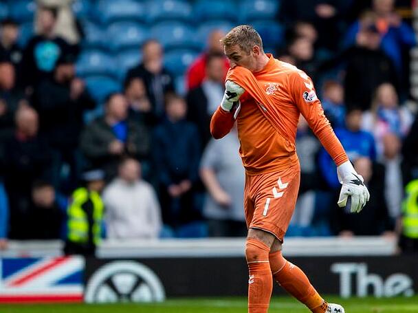 坑弟弟？流浪者队后卫罗斯替被红牌罚下的哥哥把守球门