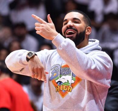 林书豪：为忽视Drake的击掌道歉，当时太兴奋了