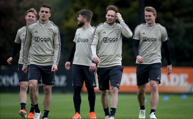 基翁：阿贾克斯的右路是比赛的关键，他们或将调整打法