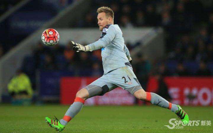 萨拉赫受伤后球迷打抱不平，错将矛头指向纽卡替补门将