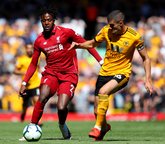 老司机花样多，狼队球迷在安菲尔德假装布莱顿进球