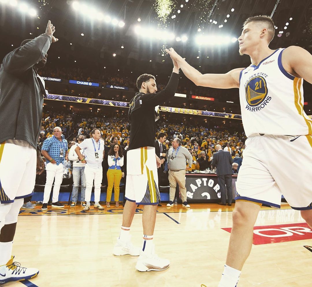 杰雷布科赛后晒照:G1已经拿下,让我们继续前进