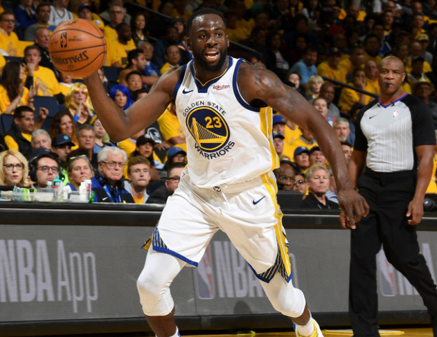 格林连续5年季后赛送出至少100板100助攻，历史第4位