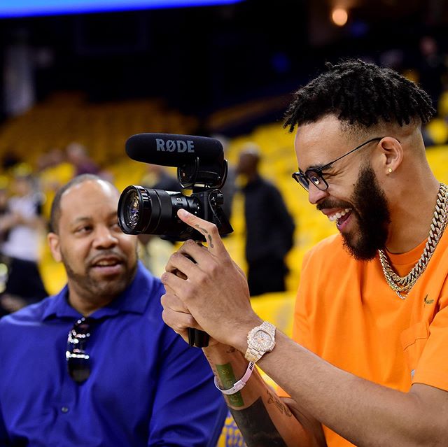 麦基晒自己现场观看西决首战照片：玩得很开心