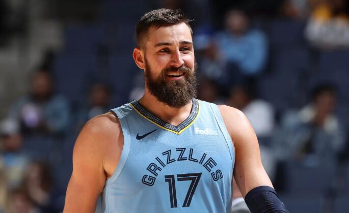 瓦兰丘纳斯谈其球员选项：要看看谁执教灰熊和康利的情况