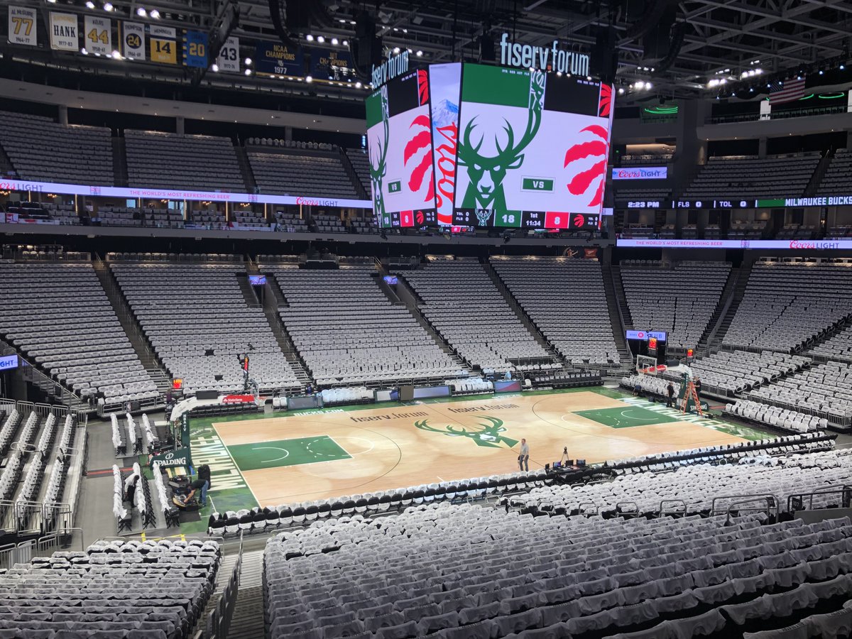 准备就绪！雄鹿官方展示球馆内部布置