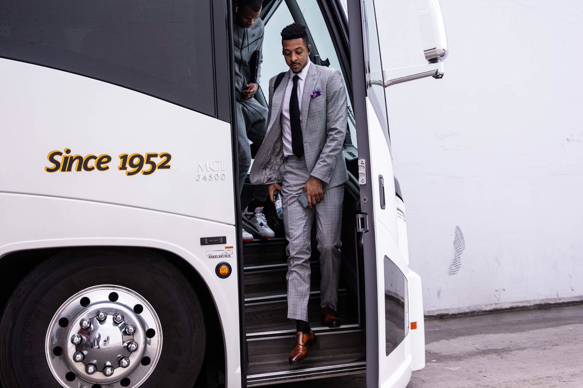 一触即发！开拓者众将抵达比赛场馆