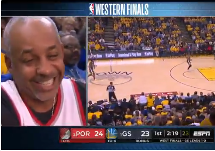 戴尔-库里:不知道注意力该给谁,他们的母亲比我更紧张