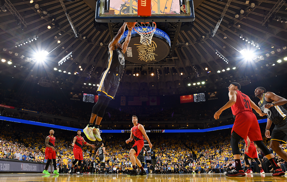 老当益壮！一哥28记扣篮领跑本季季后赛扣篮总数排行榜