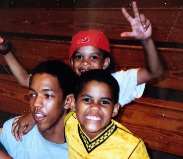 青涩！弗莱晒少年时代与托拜厄斯-哈里斯的合影