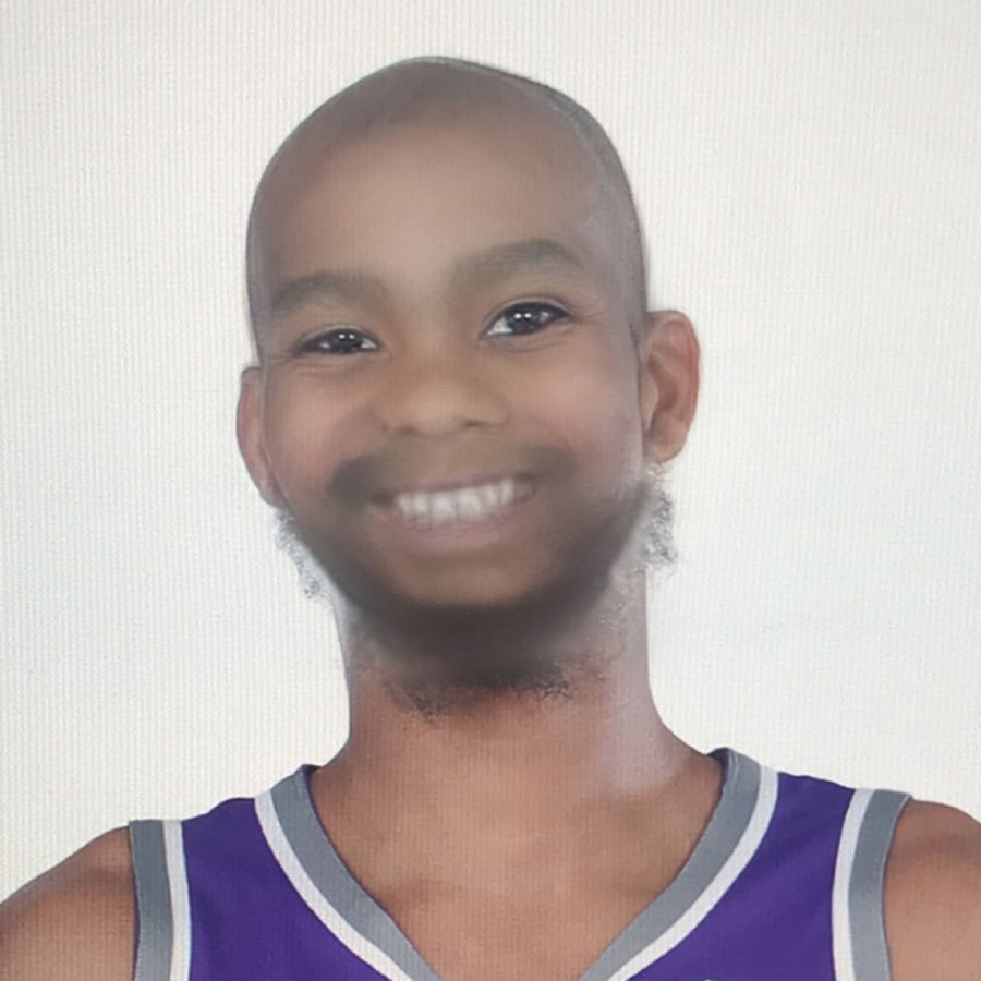 谁最萌？国王发布球员“童颜”照