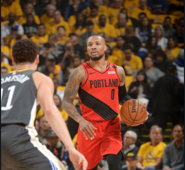 愈战愈勇！利拉德单节砍下10分