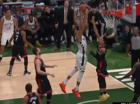 布莱索击地妙传,字母篮下吃饼炸筐暴扣